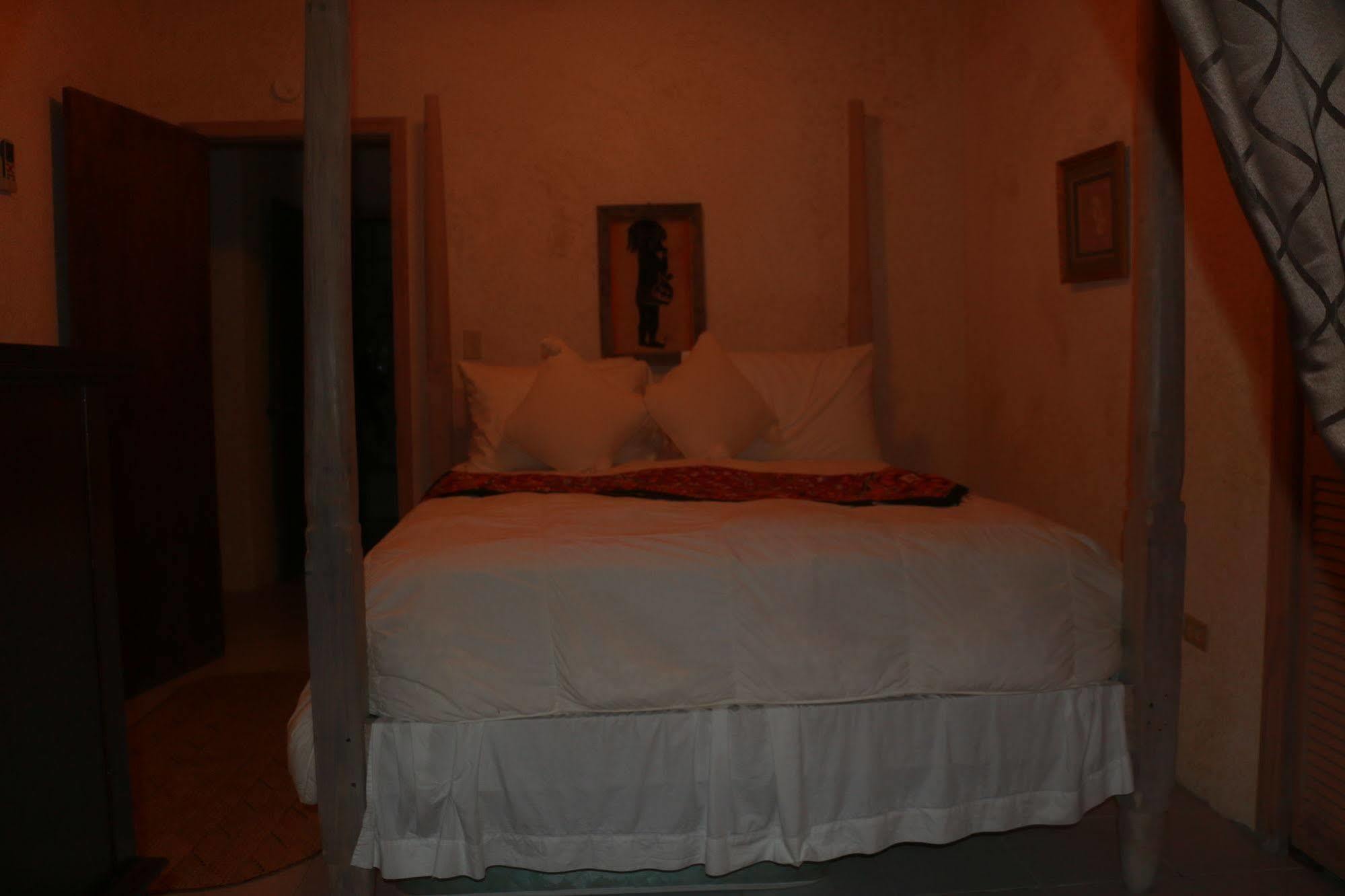 The Sugar Apple Lodging Dunmore Town Exterior photo