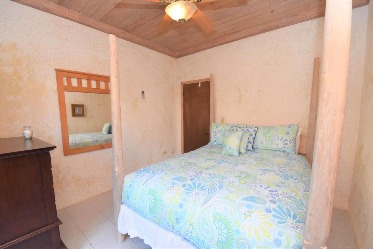 The Sugar Apple Lodging Dunmore Town Exterior photo